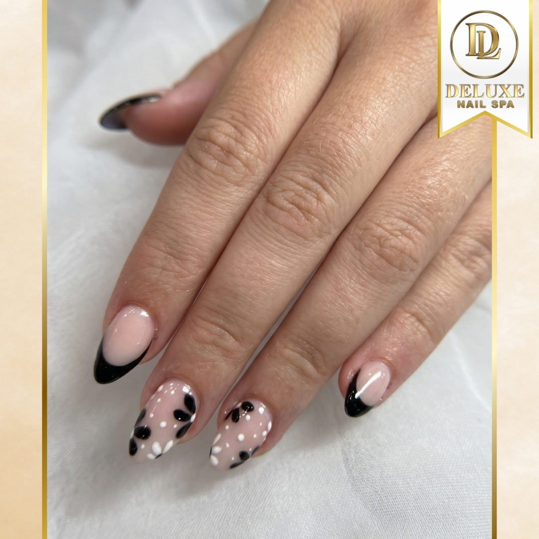  Deluxe Nails Salon