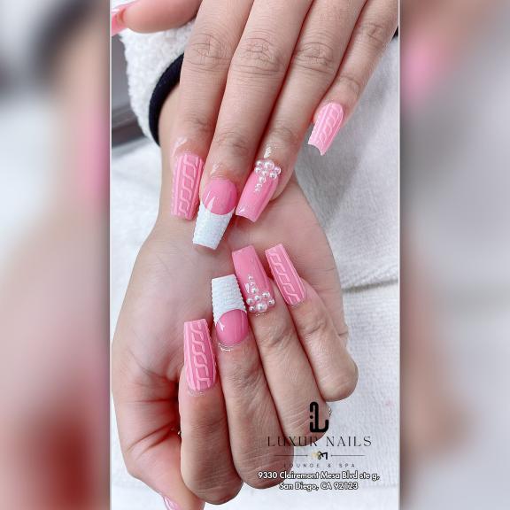 Are you looking for the BEST nail salon in San Diego, CA 92123? Luxur Nails Lounge & Spa is the wise choice!