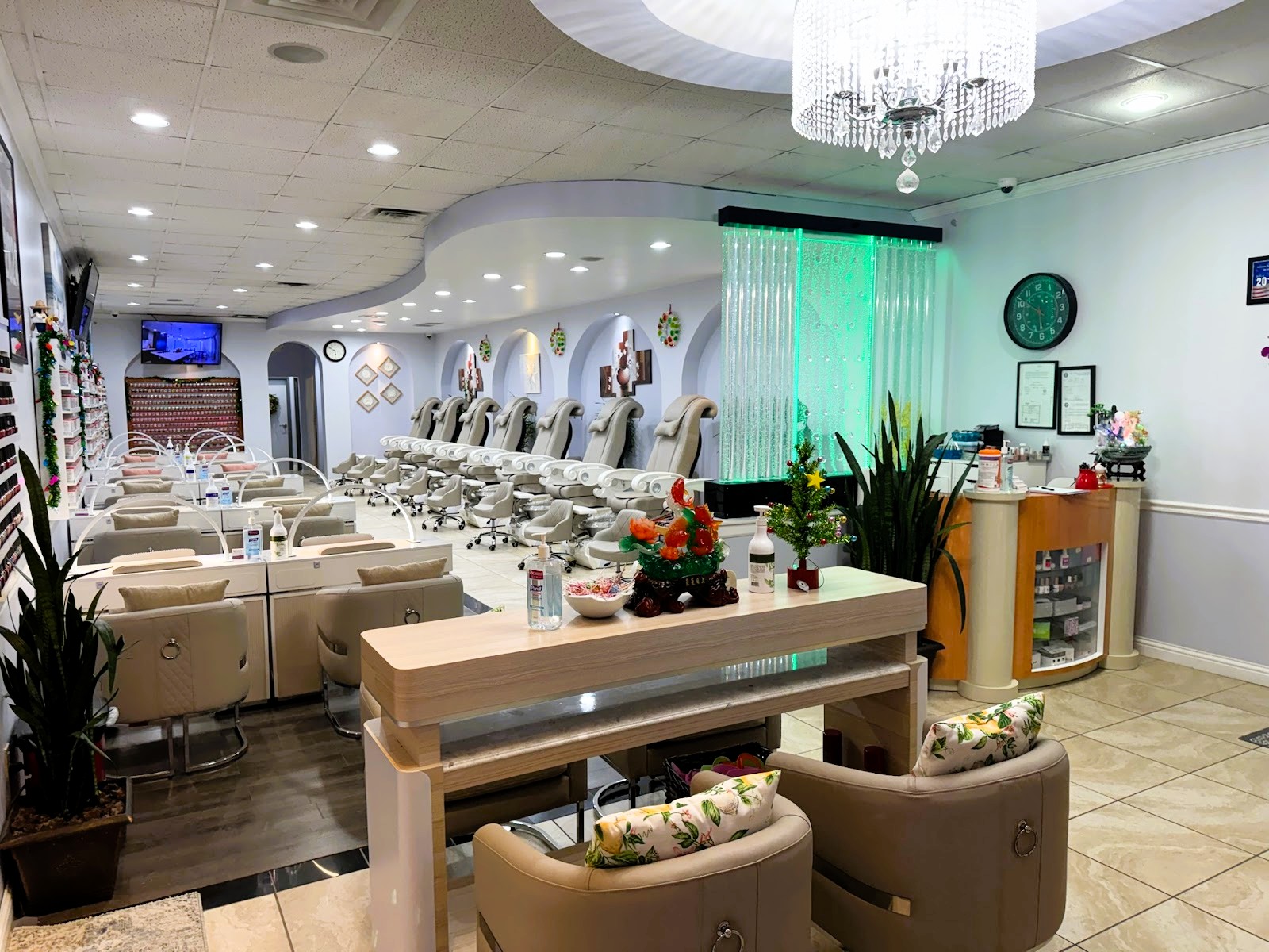 Attractive Nails & Spa