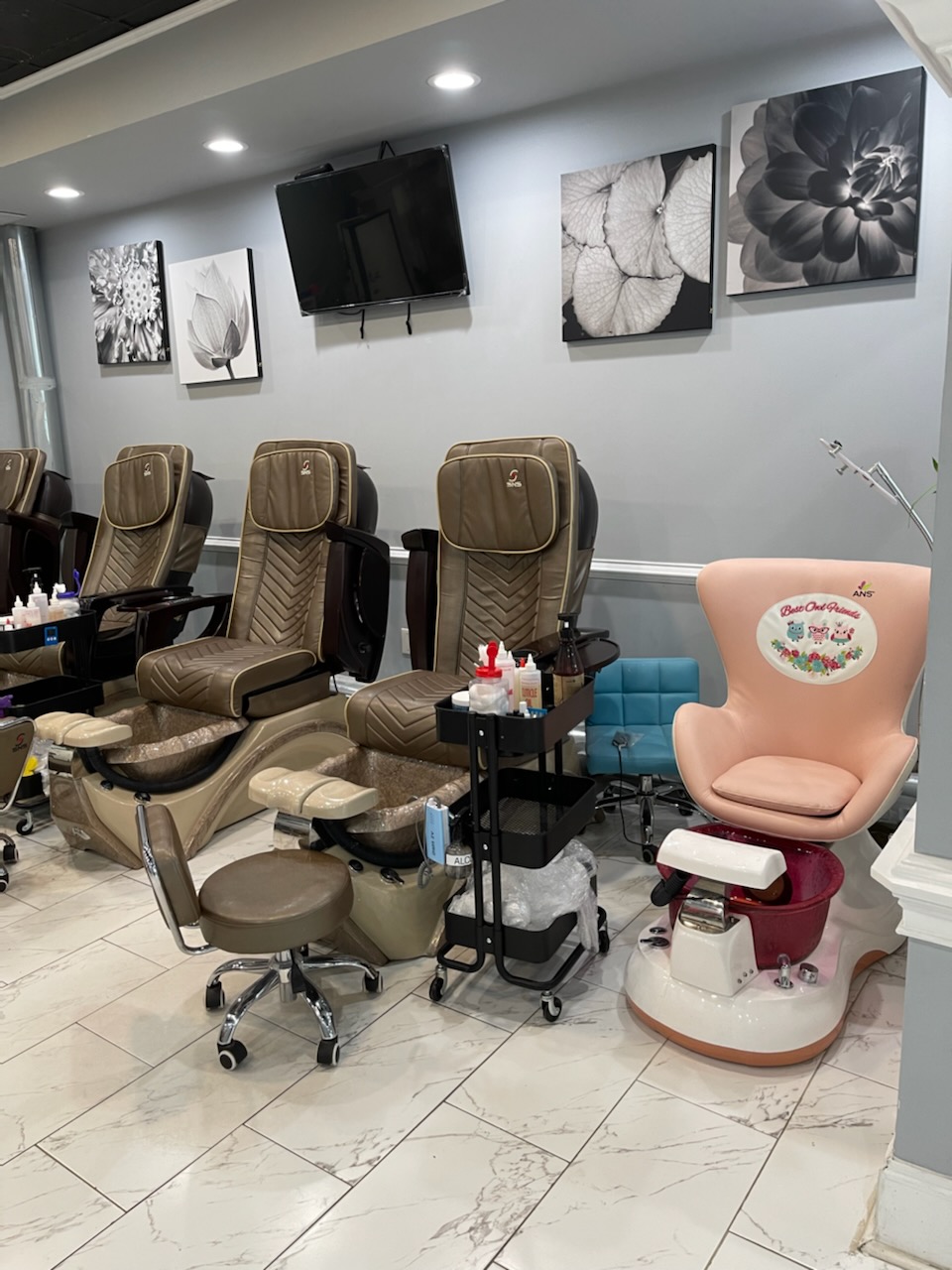 Professional Nail care for Ladies and Gentlemen