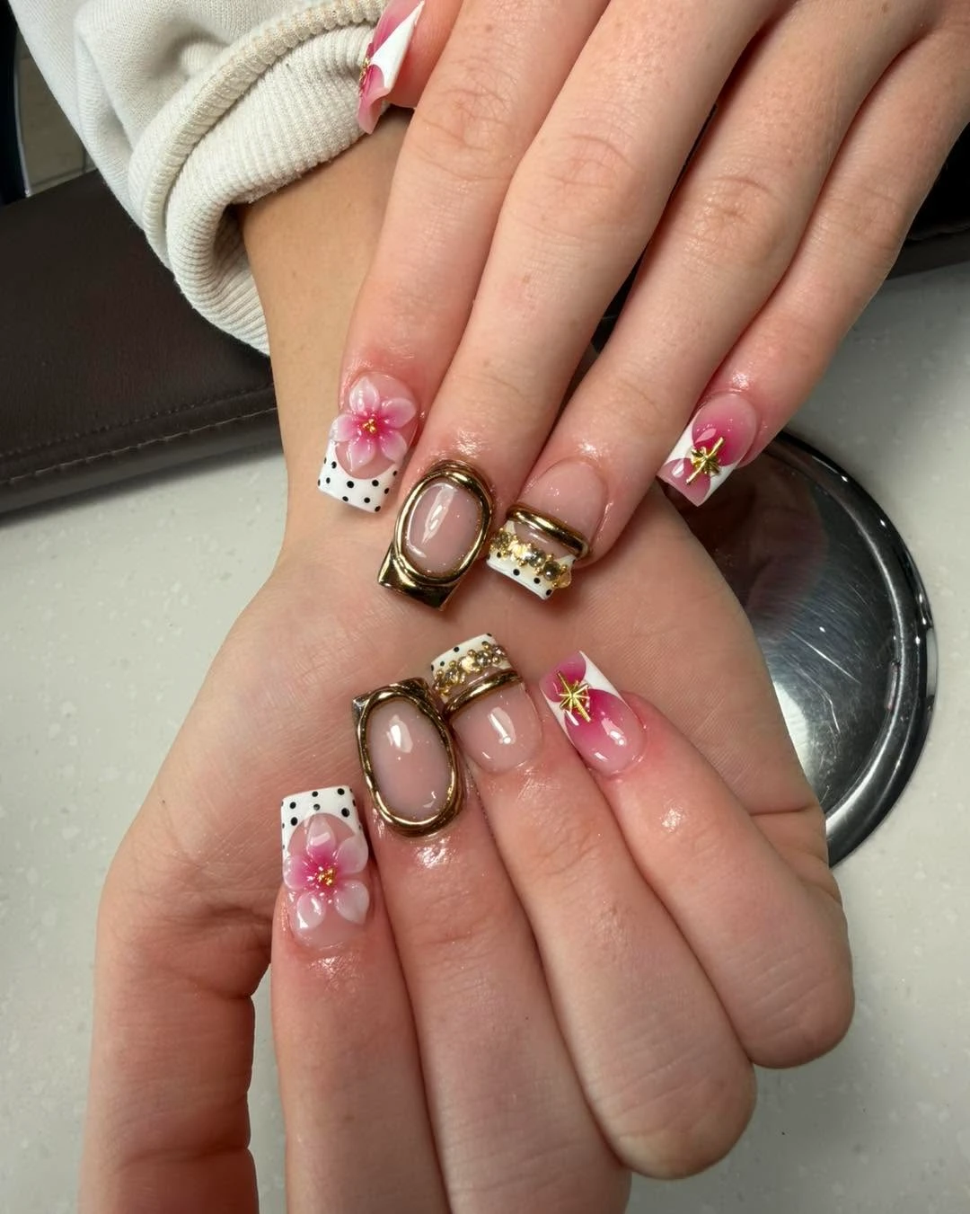 MANICURE & PEDICURE