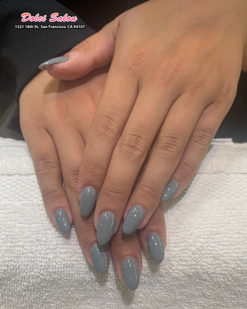 Autumn beauty reaches its peak when your nails perfectly capture the season's cozy essence.