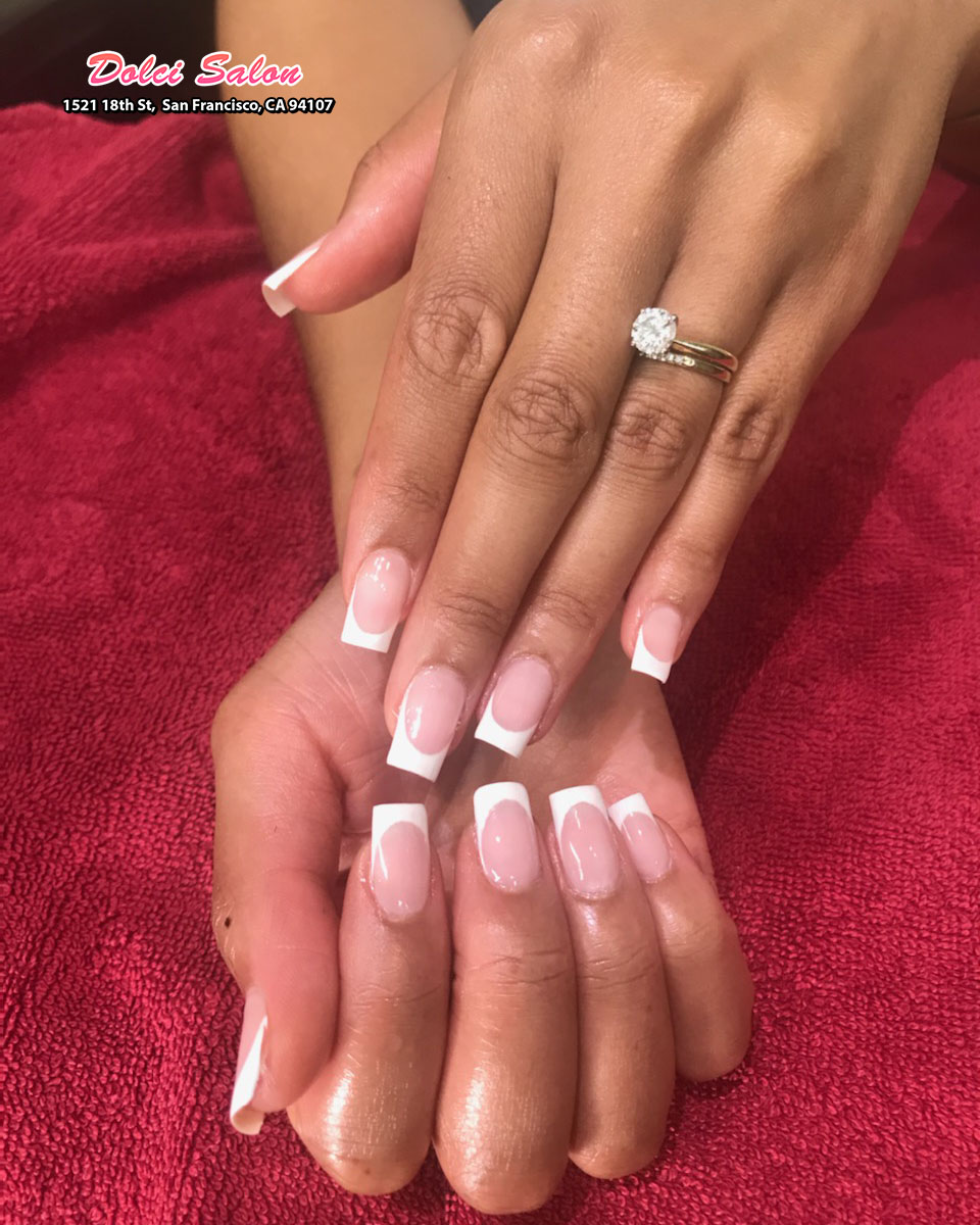 Autumn beauty reaches its peak when your nails perfectly capture the season's cozy essence.