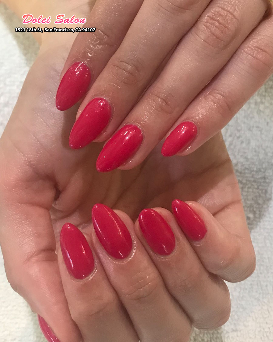 Autumn beauty reaches its peak when your nails perfectly capture the season's cozy essence.