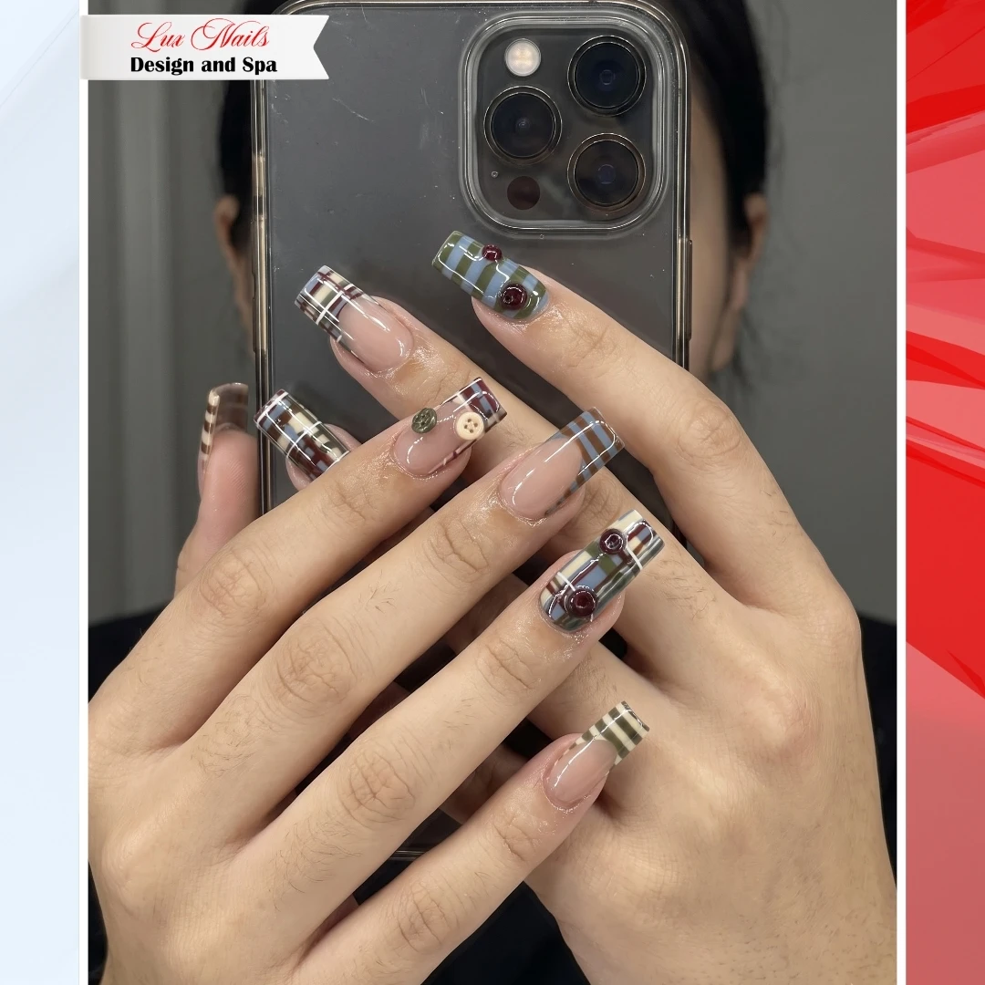Lux Nails Design and Spa
