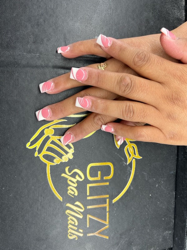 GLITZY SPA NAILS 121225 (5)