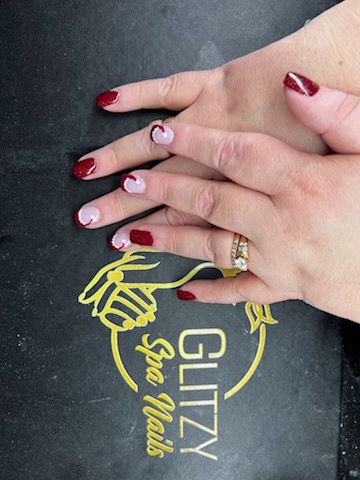 GLITZY SPA NAILS 121225 (7)