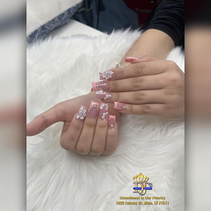 DJs-NAILS-RESORT-in-Alvin-TX-77511