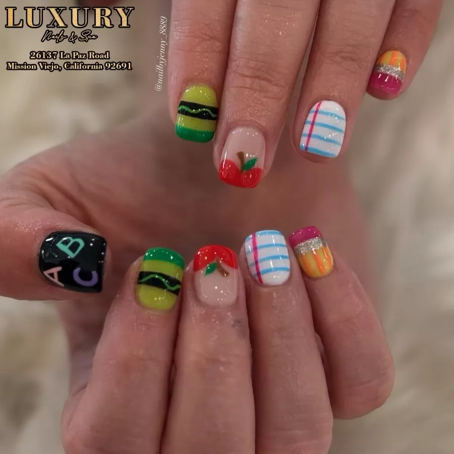 Minimalist nail art