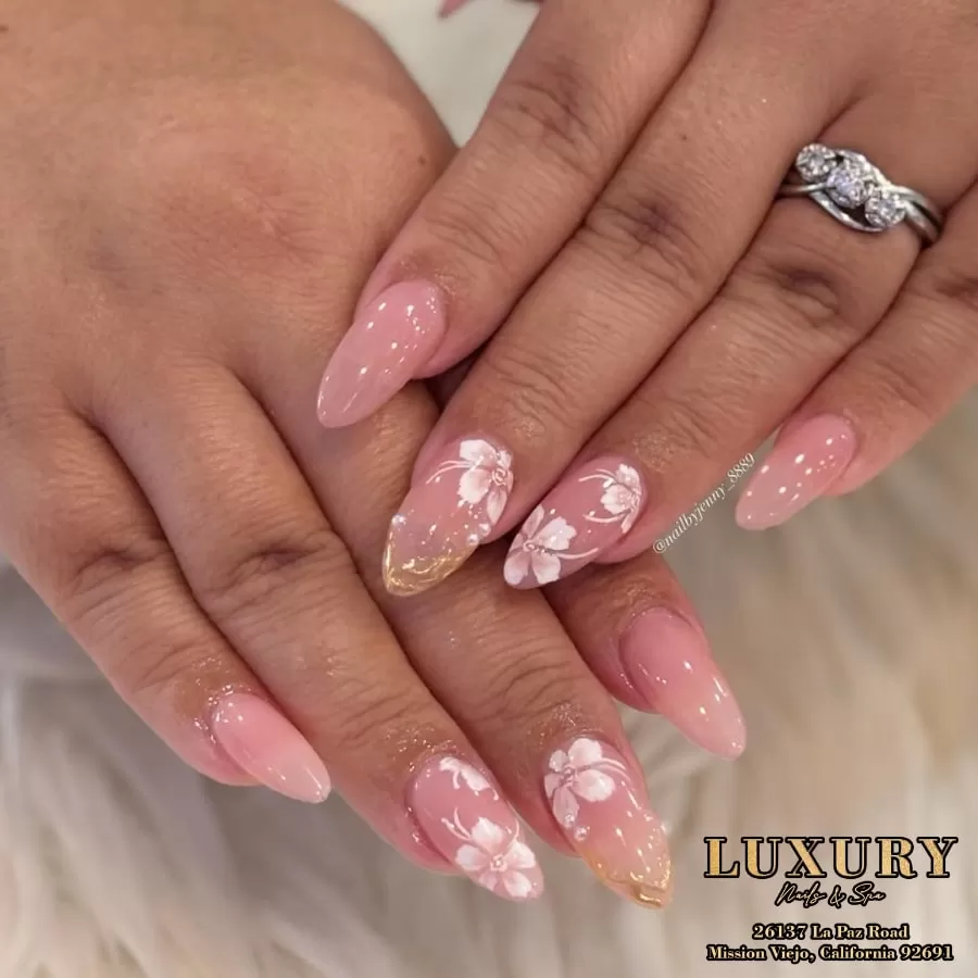Luxury Nails & Spa (13)