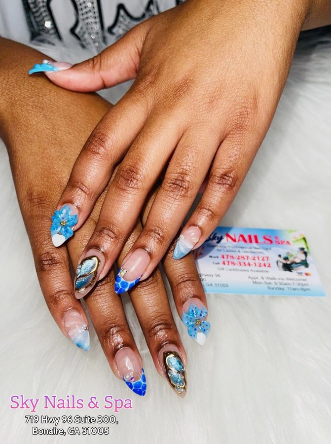 EXPERT TECHNICIANS FOR MANICURES AND PEDICURES
