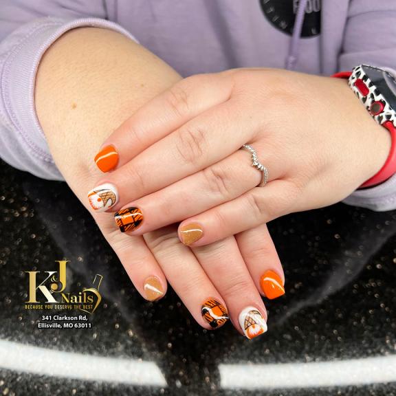 How long does a manicure design take?