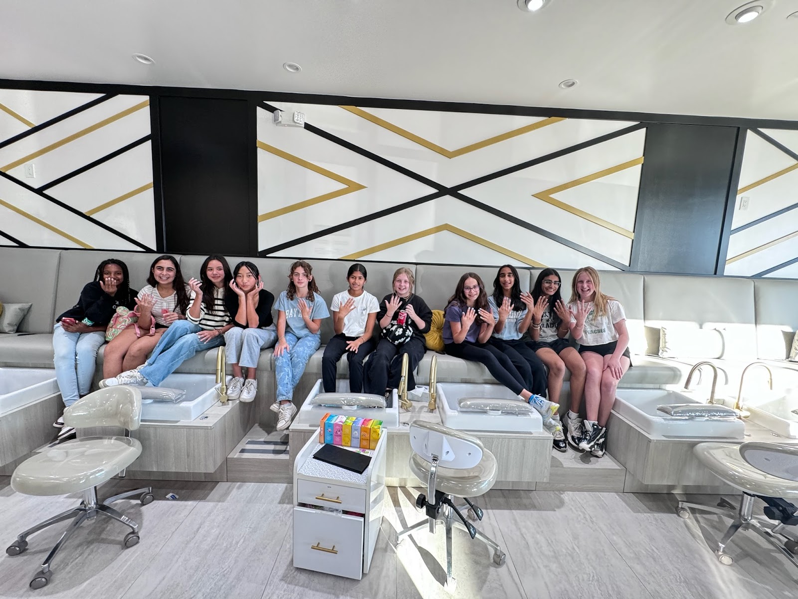 nail salon 95864