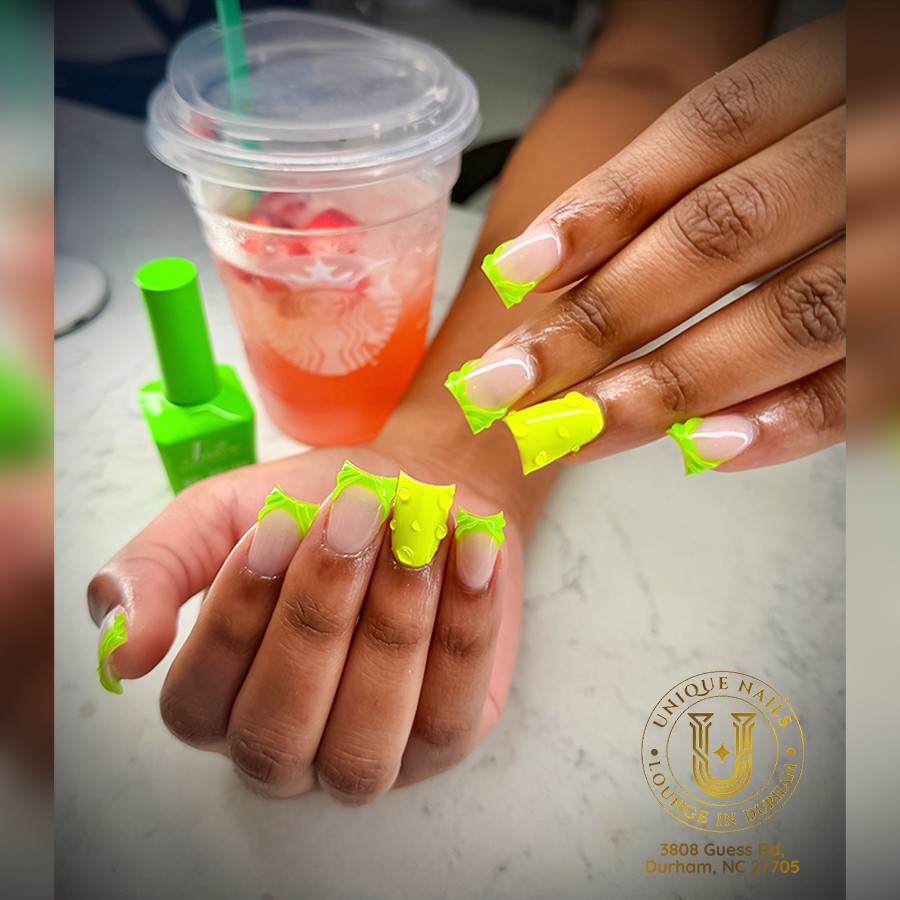 Unique Nails 210426