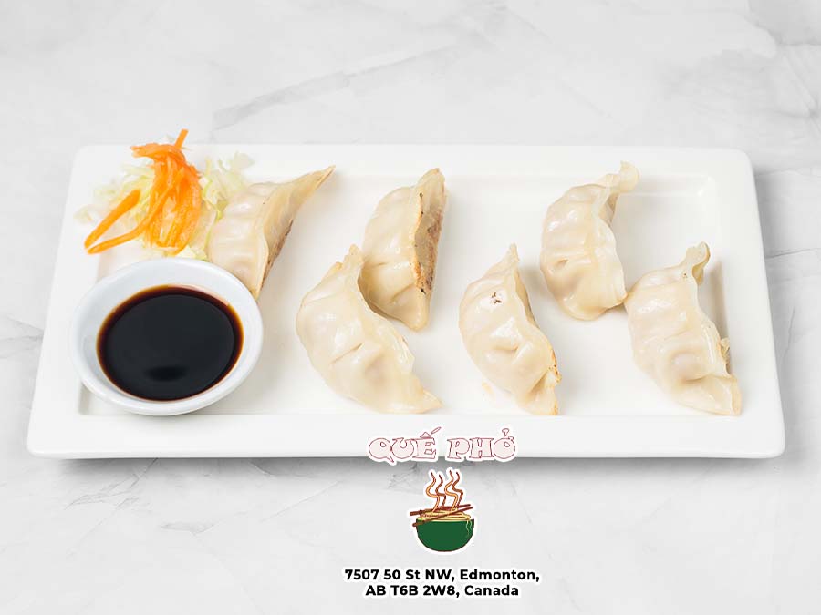 Que Pho Vietnamese Kitchen in Edmonton, AB T6B 2W8_2