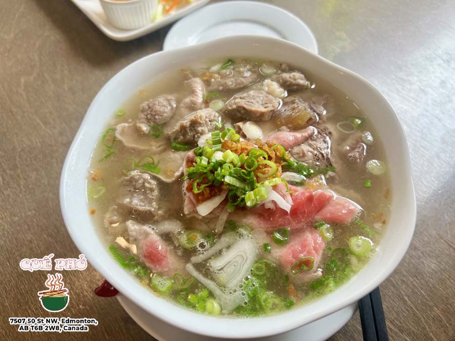 Que Pho Vietnamese Kitchen in Edmonton, AB T6B 2W8, Canada