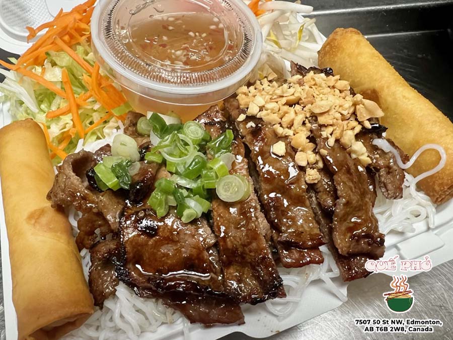Que Pho Vietnamese Kitchen in Edmonton, AB T6B 2W8, Canada