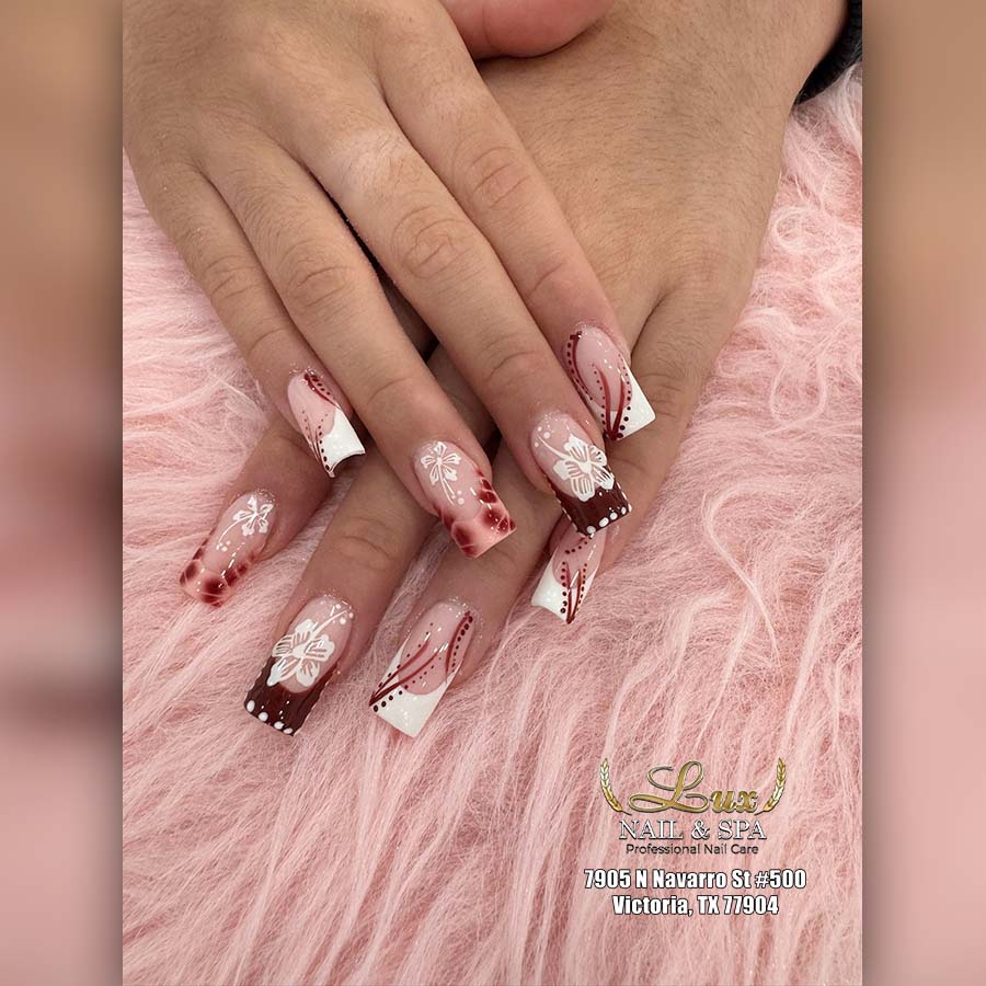 Lux Nails & Spa