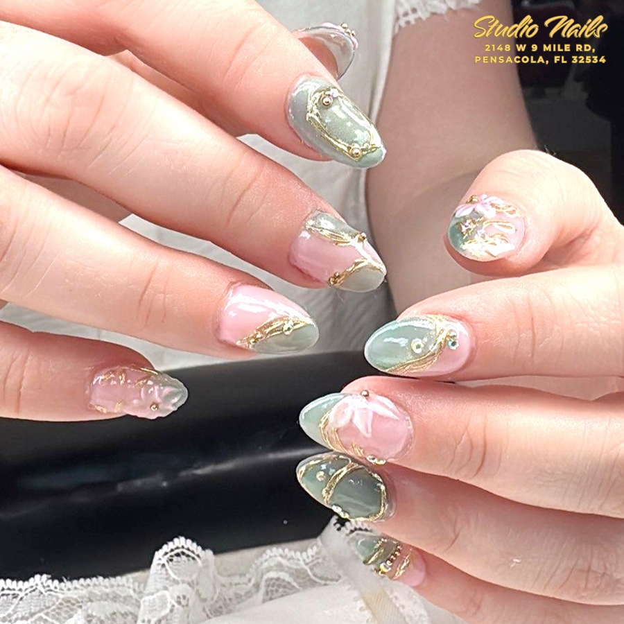 Studio Nails