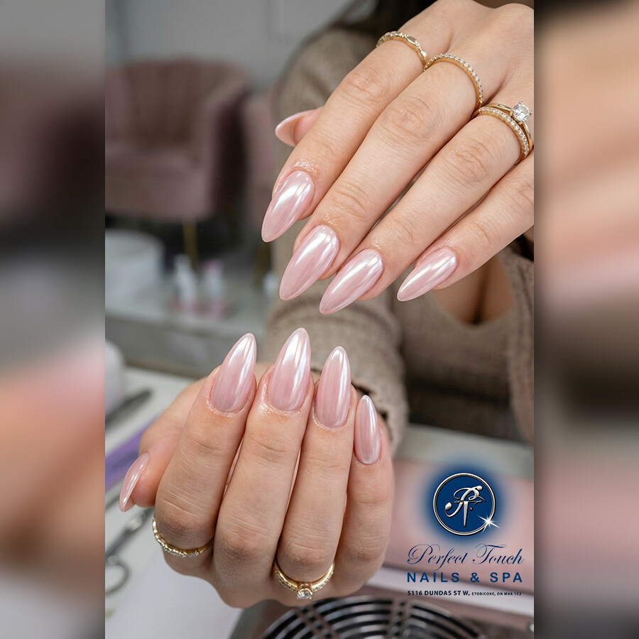 green emerald velvet dress Golden Praline Press-On Nails