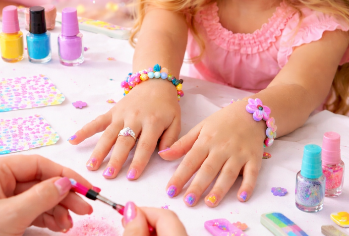 Nail service 3