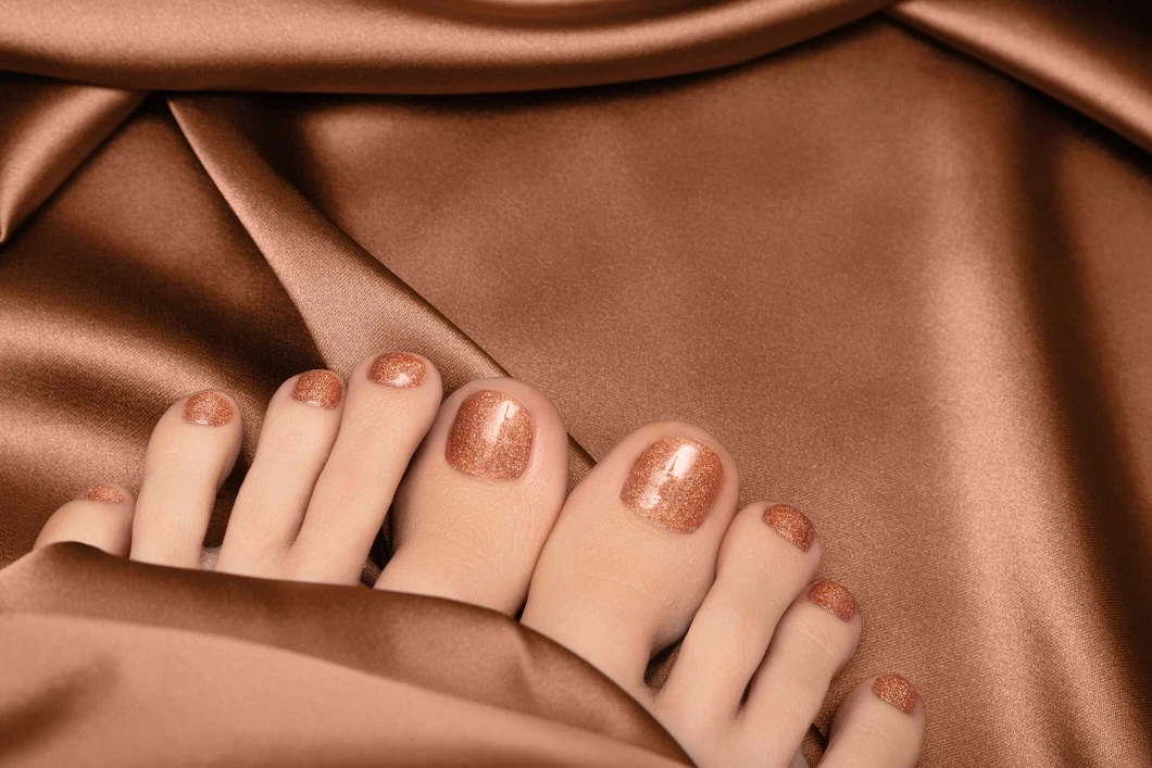 Toes & Feet - Pedicure