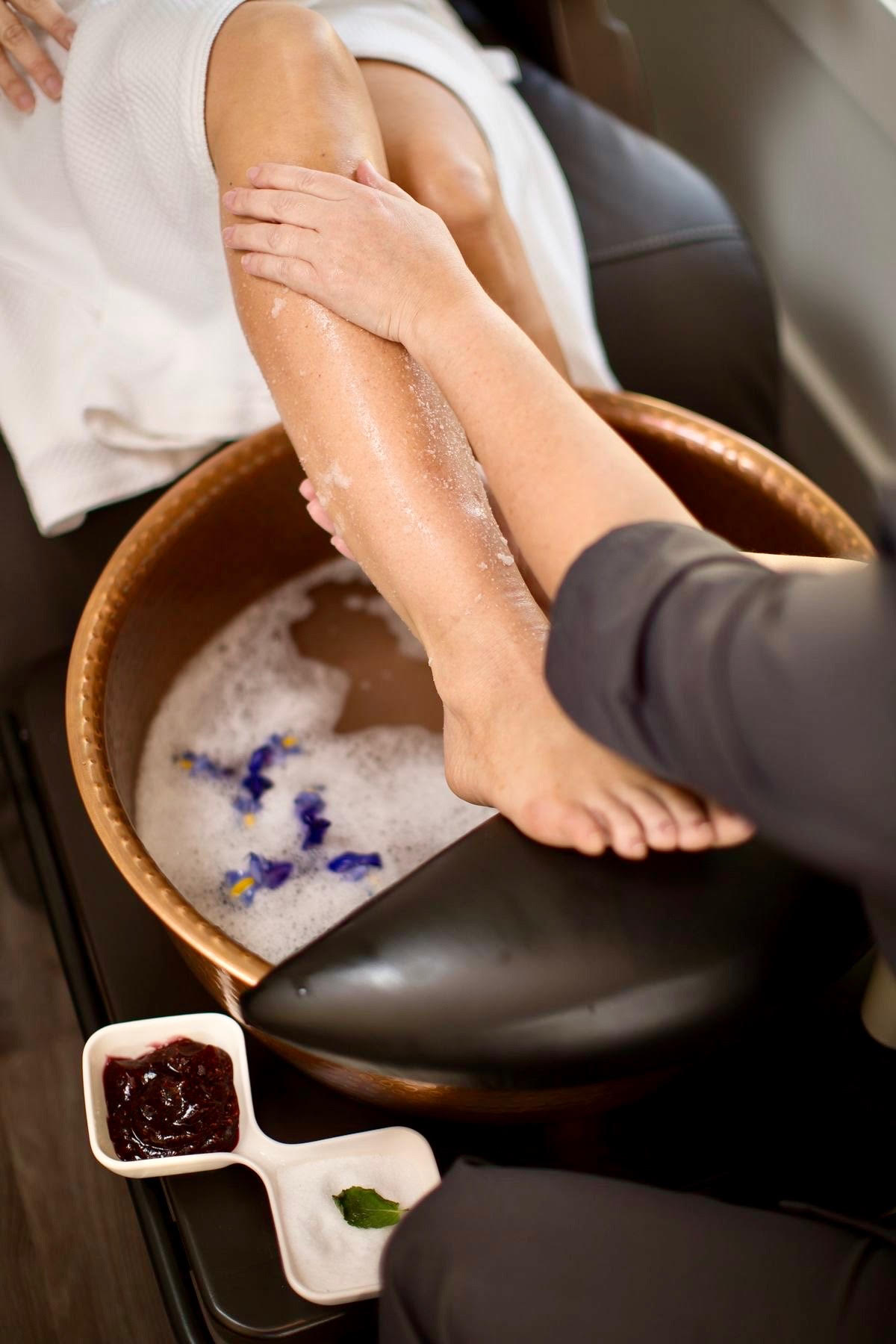 Nails & Spa - Manicure Service
