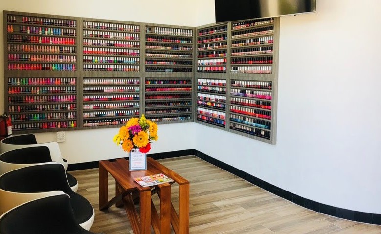 About Luxury Nails