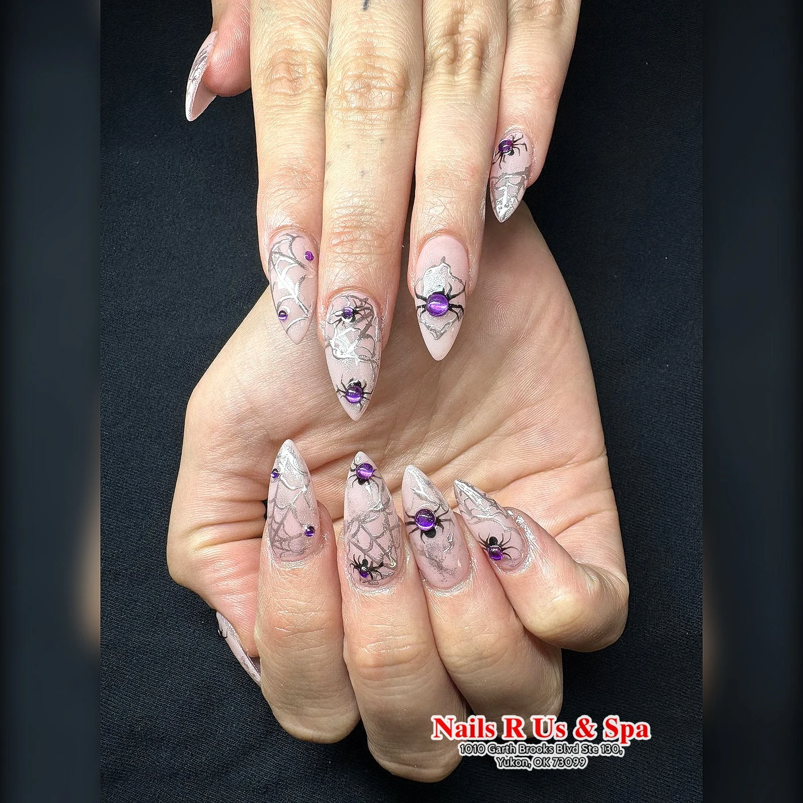 Nails R Us & Spa