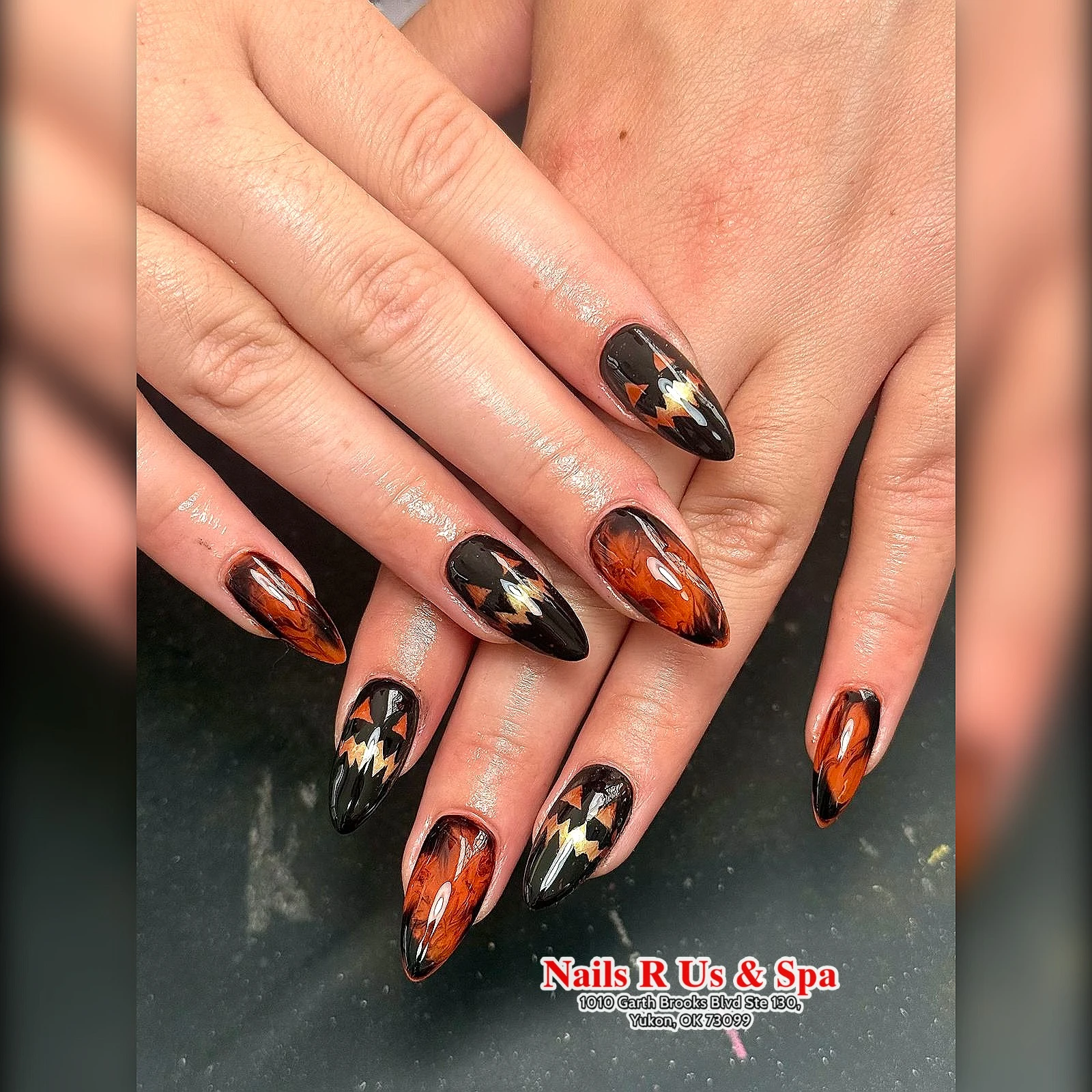 Nails R Us & Spa