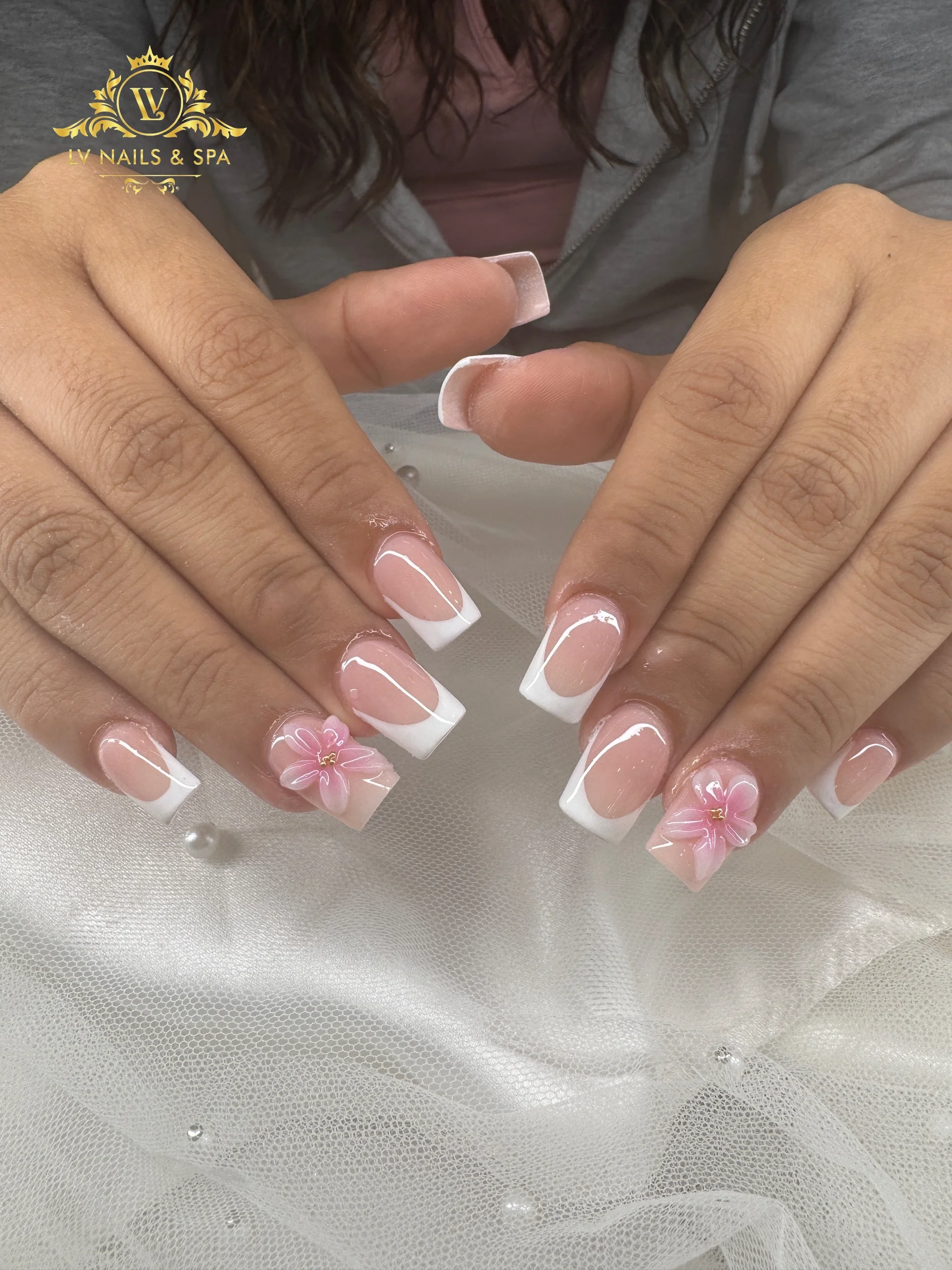 L V Nails & Spa