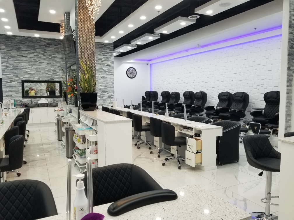 Nails Salon 85203