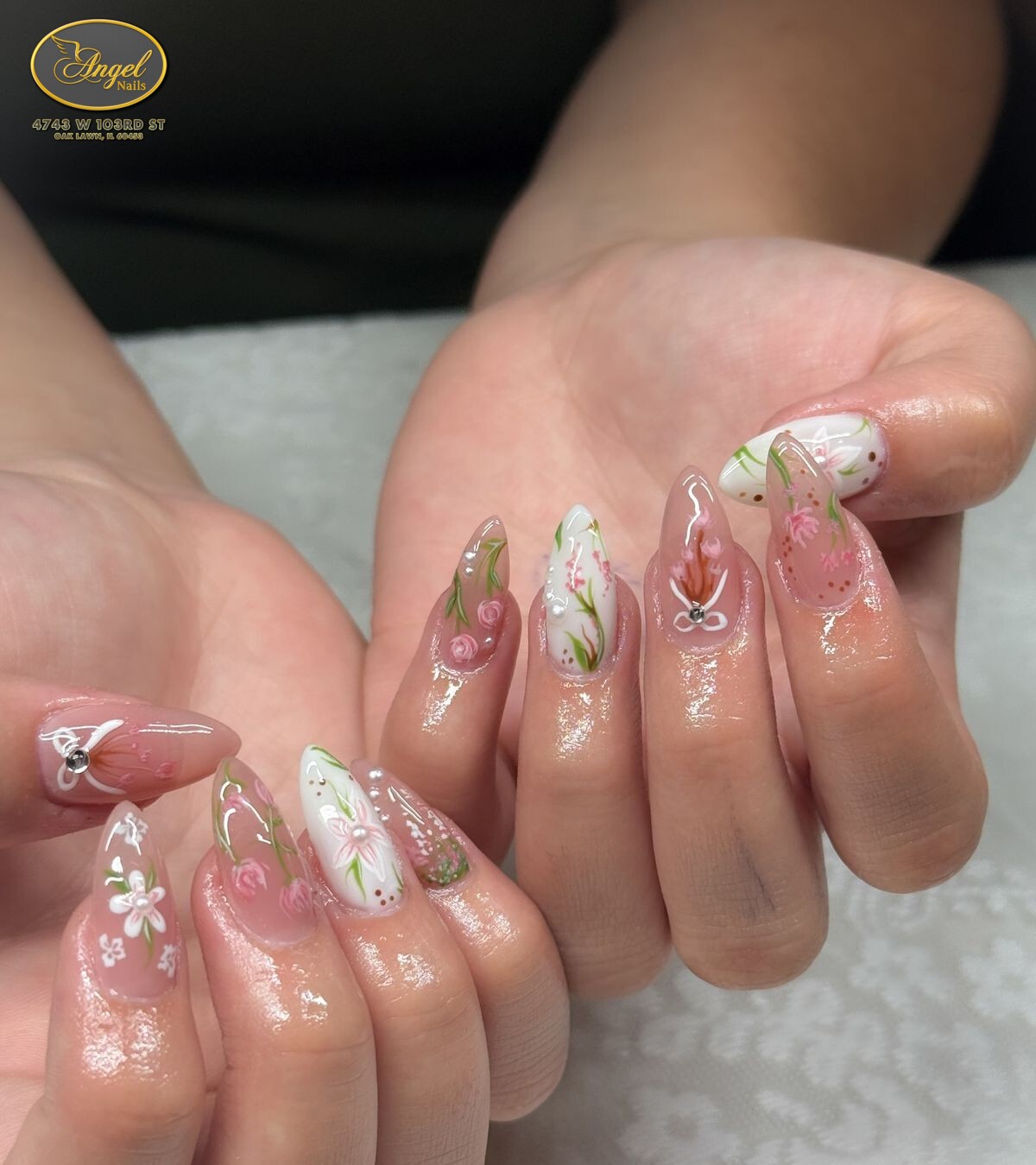  Angel Nails