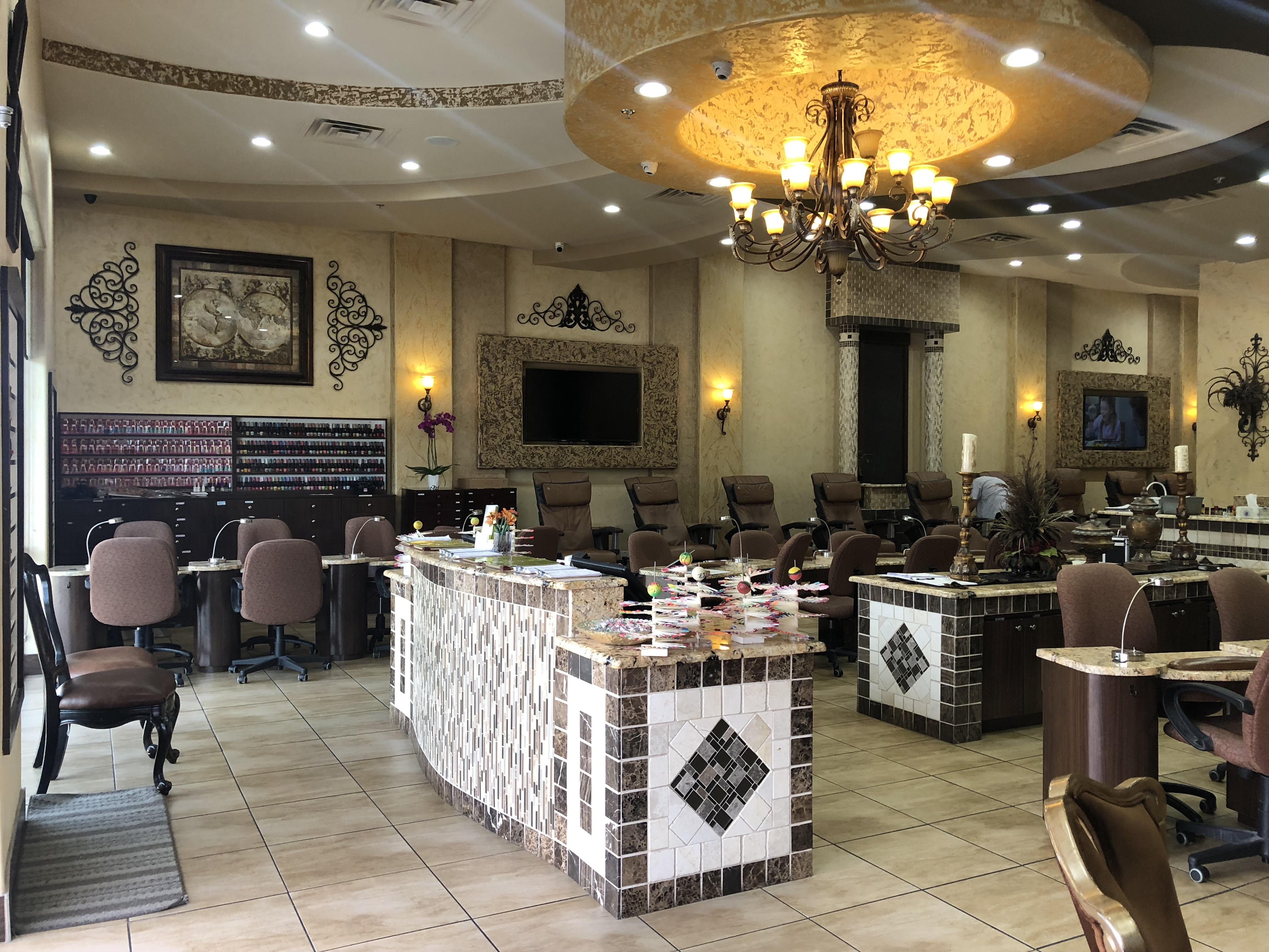 About Luxury Nails