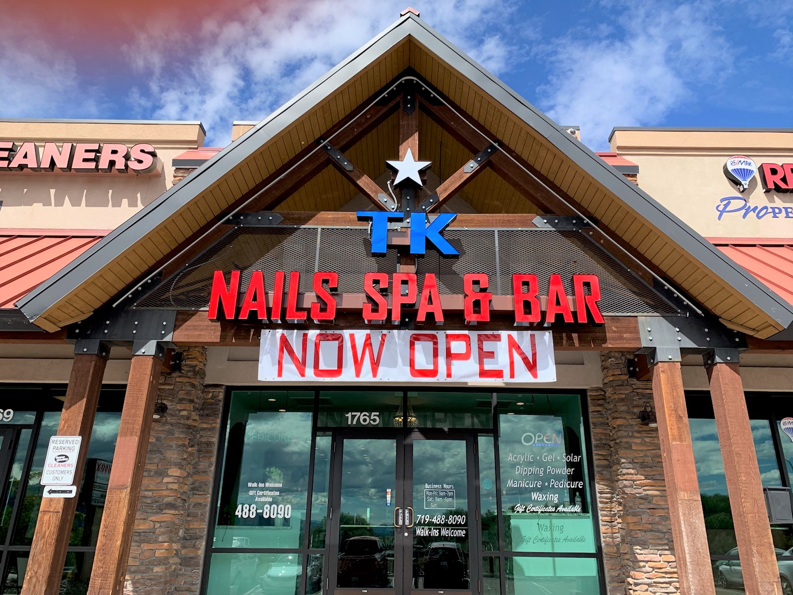 Deluxe Nails & Spa