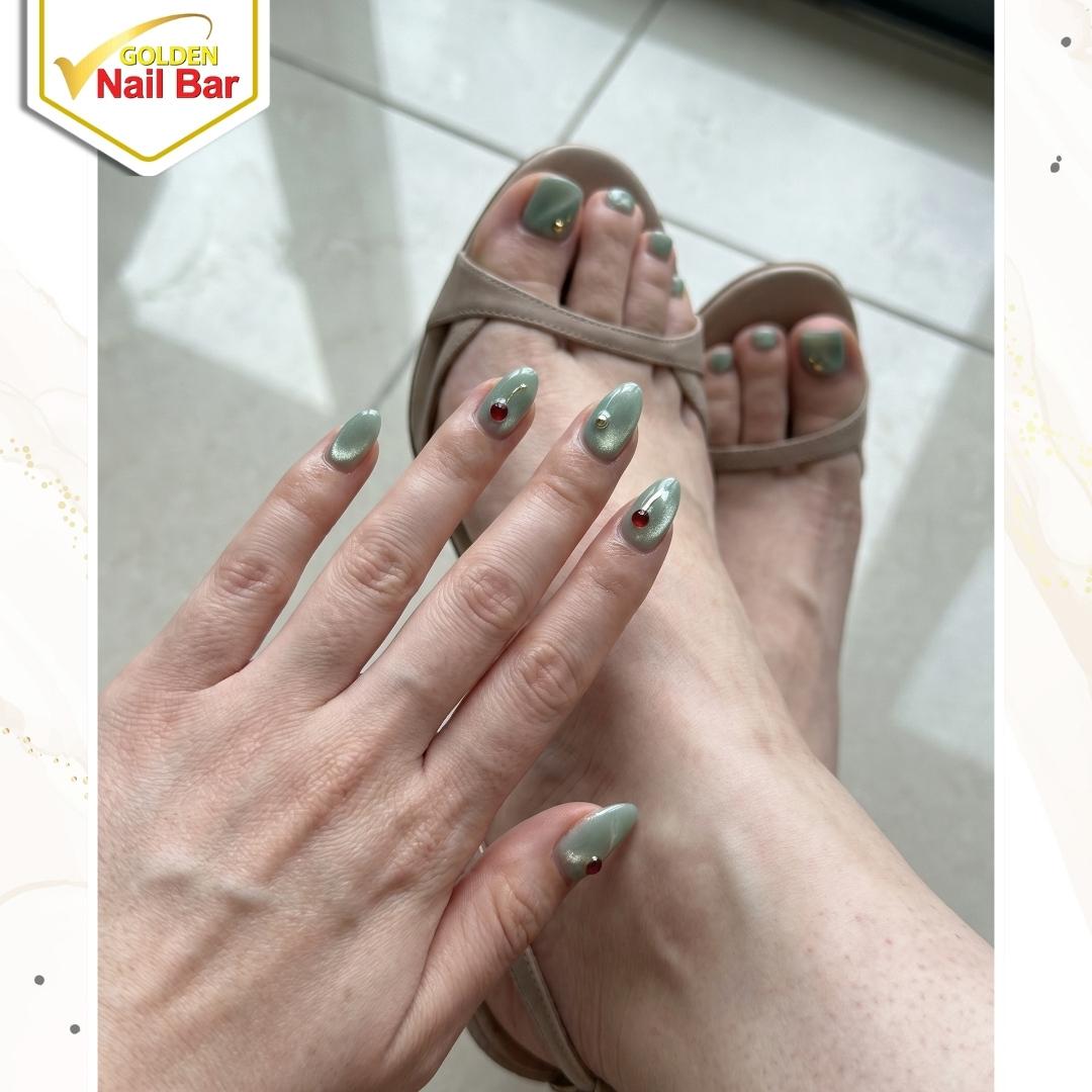 Golden Nail Bar