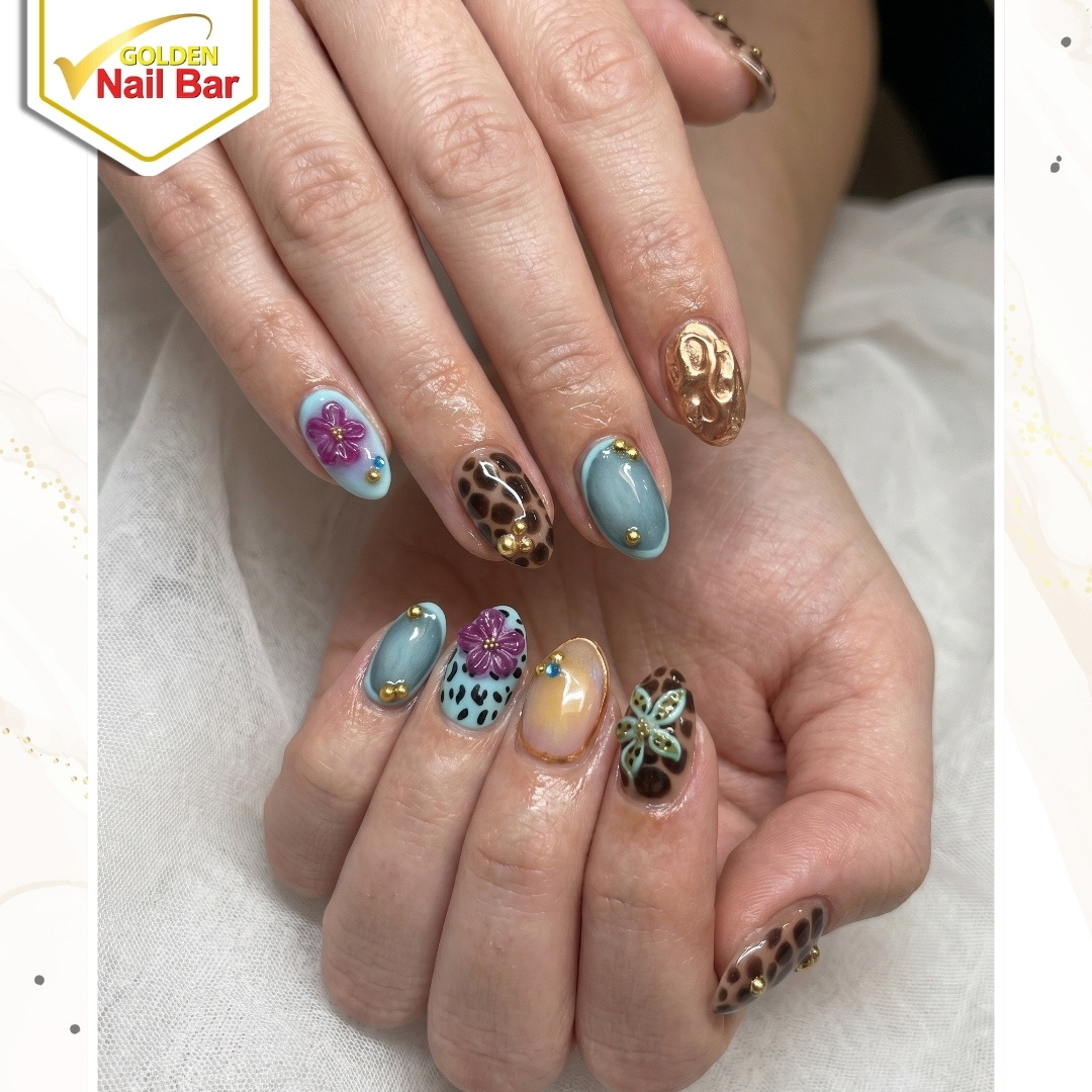 Golden Nail Bar