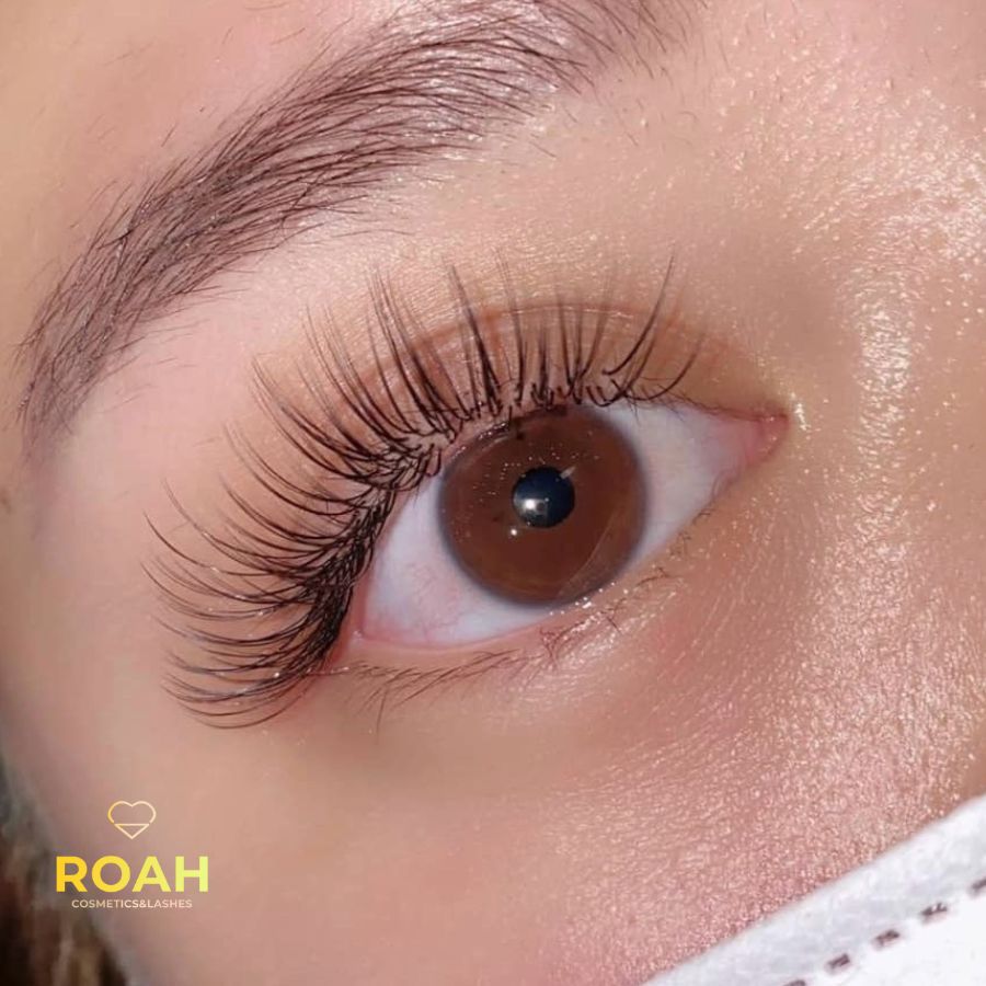 Eyelash Extentions at Roah Cosmetics and Lashes
