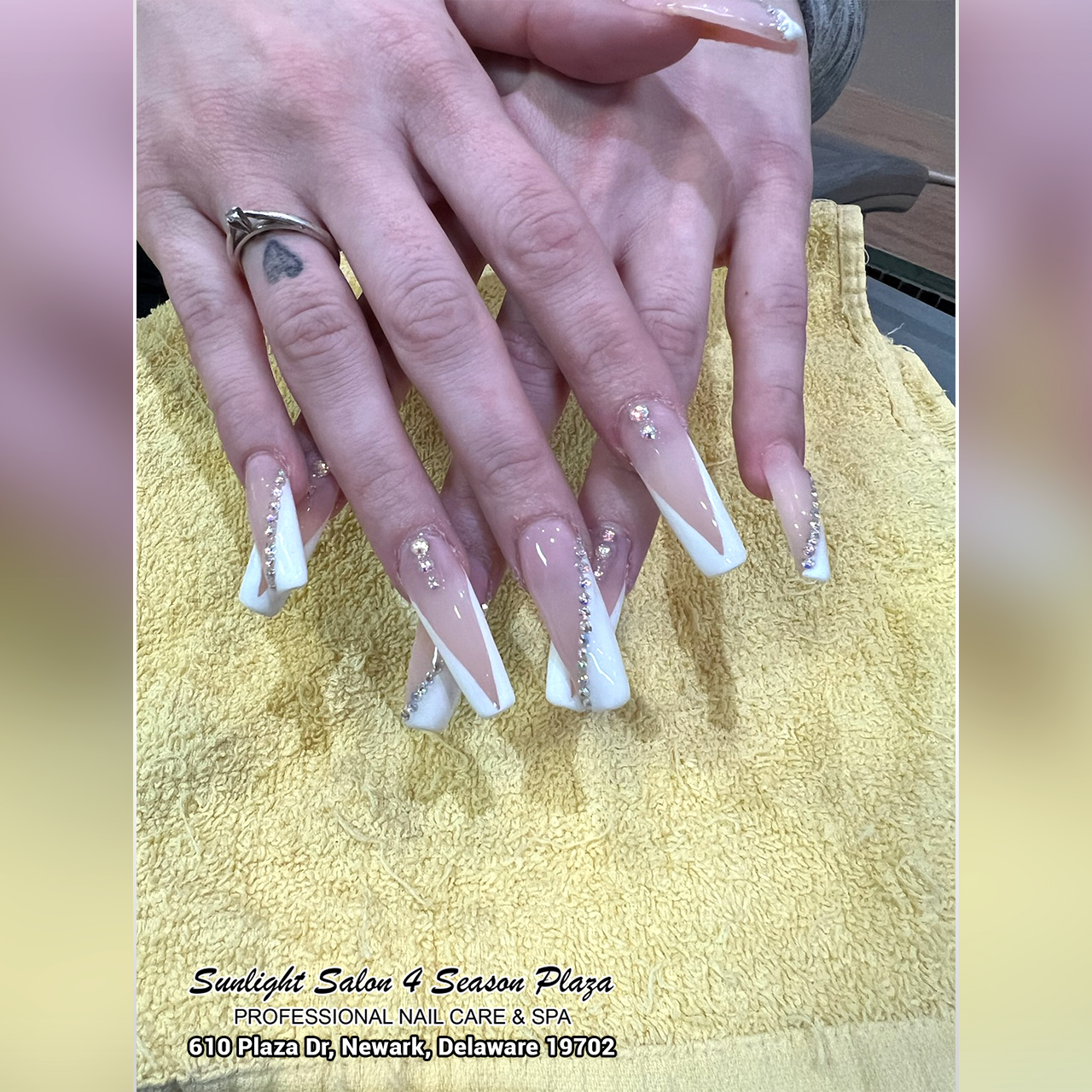 Sunlight Salon 4 Season Plaza